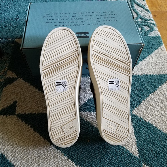 SOLD 》NEW!《Toms Black Suede Tassel Sunrise Mule - Picture 4 of 7